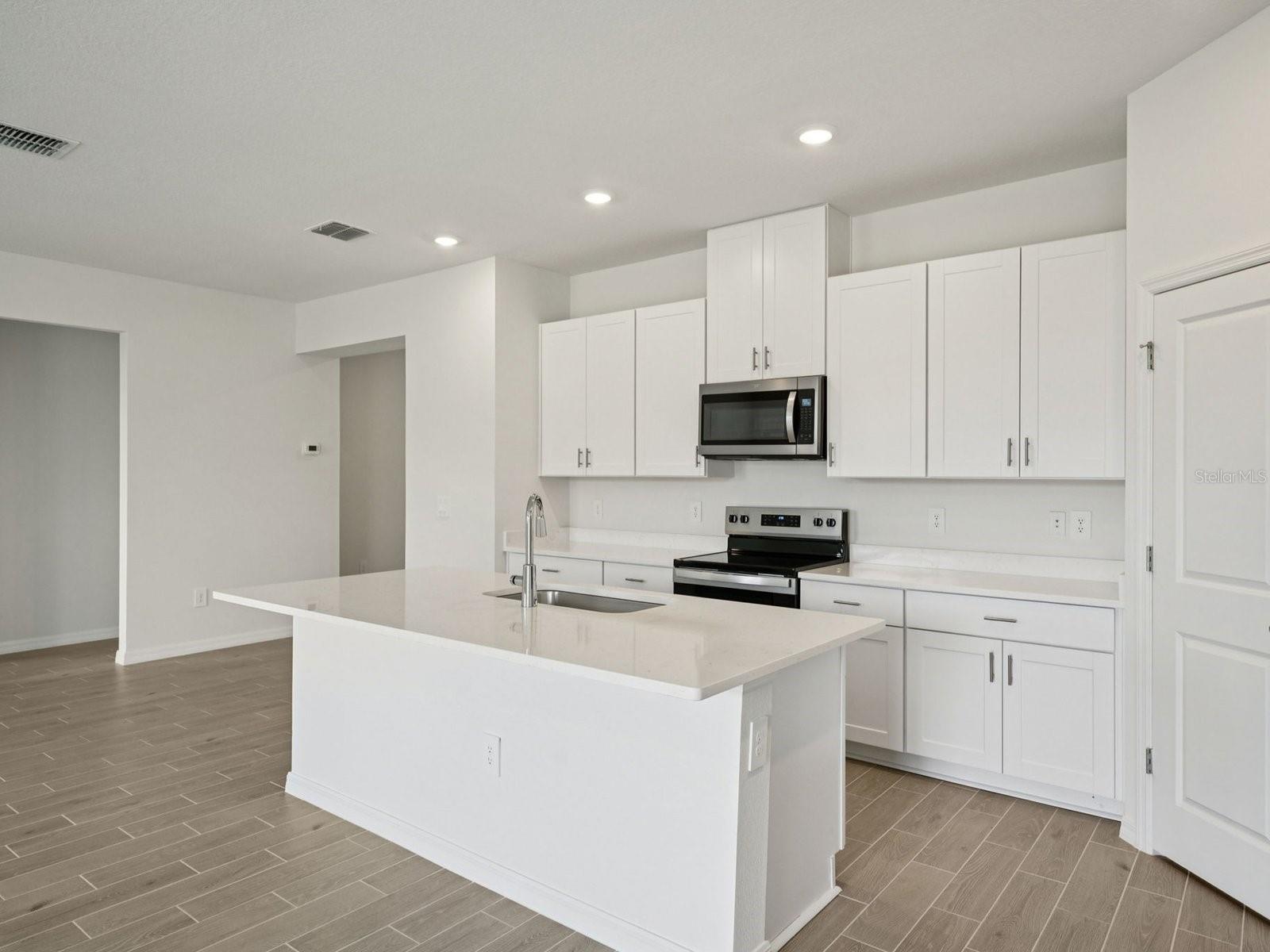 Image 5 of 9 For 12556 Homeland Drive