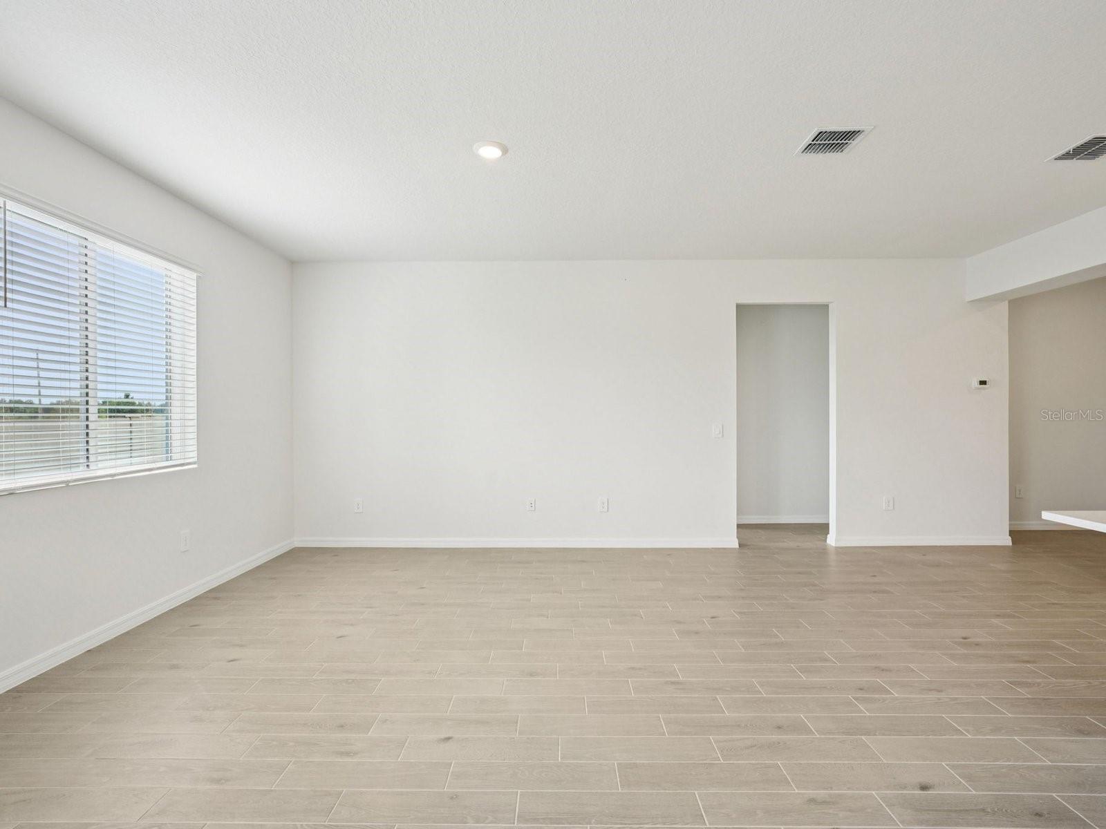 Image 7 of 9 For 12556 Homeland Drive