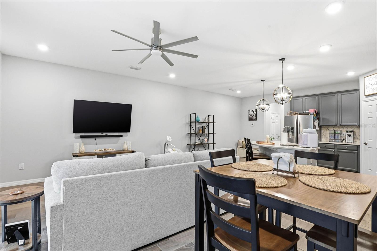 Image 12 of 37 For 2818 Grand Kemerton Place