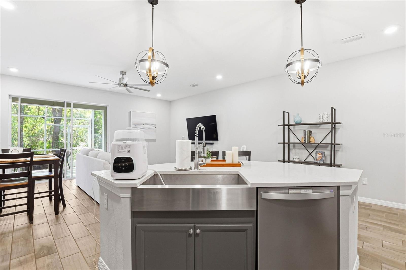 Image 9 of 37 For 2818 Grand Kemerton Place