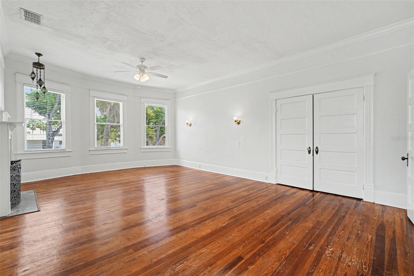 Image 12 of 34 For 501 Euclid Avenue