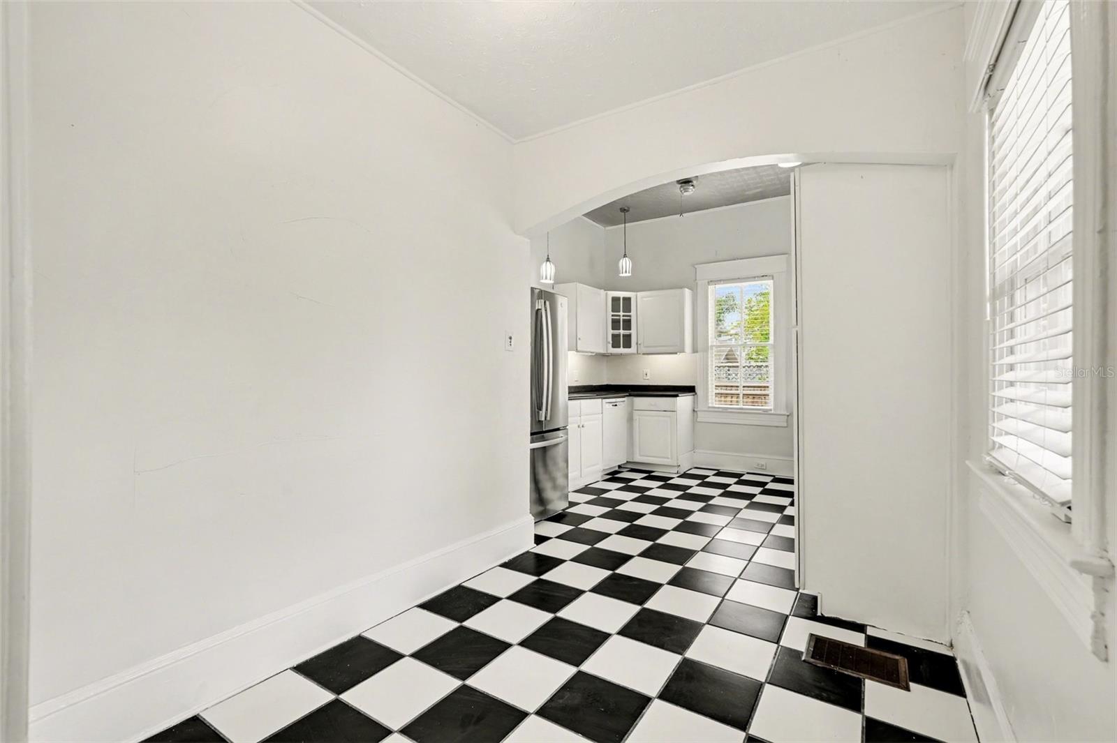 Image 16 of 34 For 501 Euclid Avenue