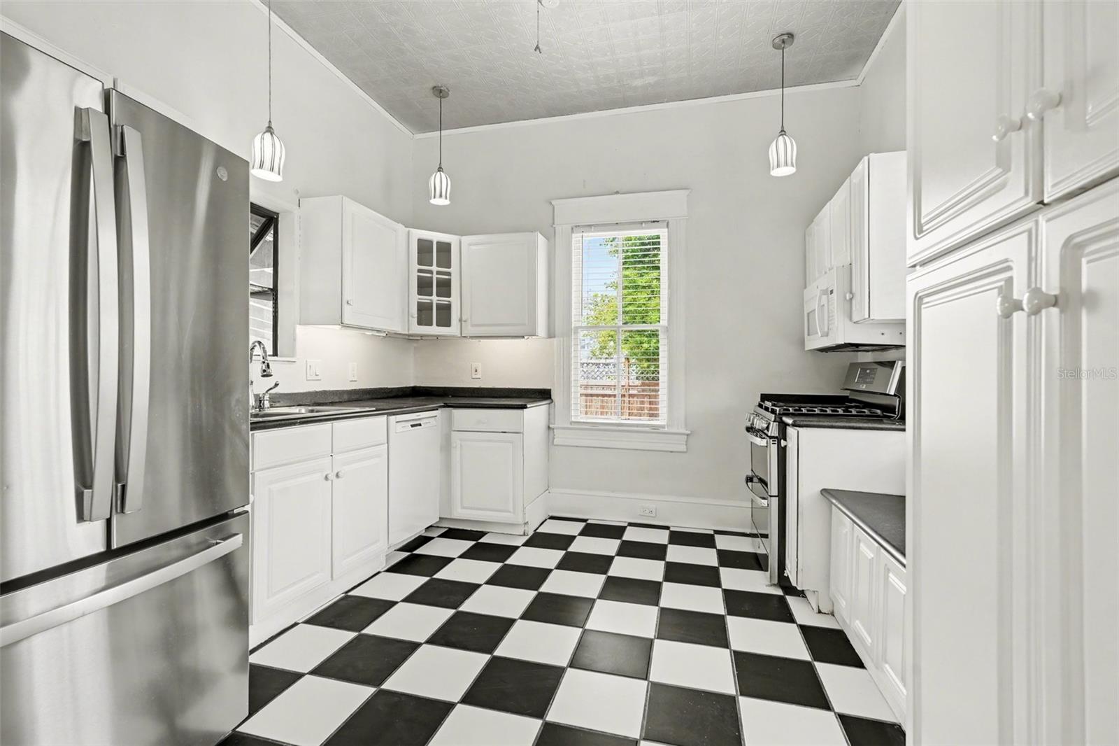 Image 17 of 34 For 501 Euclid Avenue