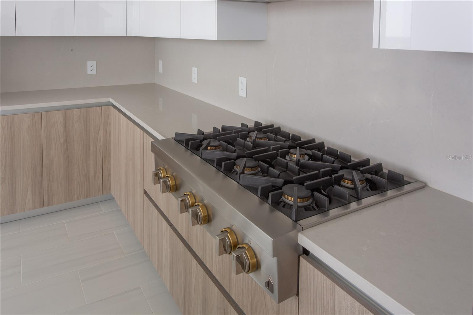 Image 5 of 28 For 400 Central Avenue 2001