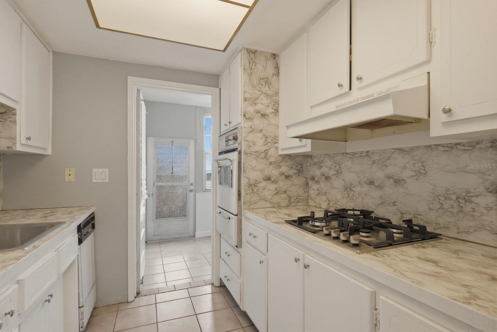 Image 10 of 39 For 2011 58th Avenue N 5