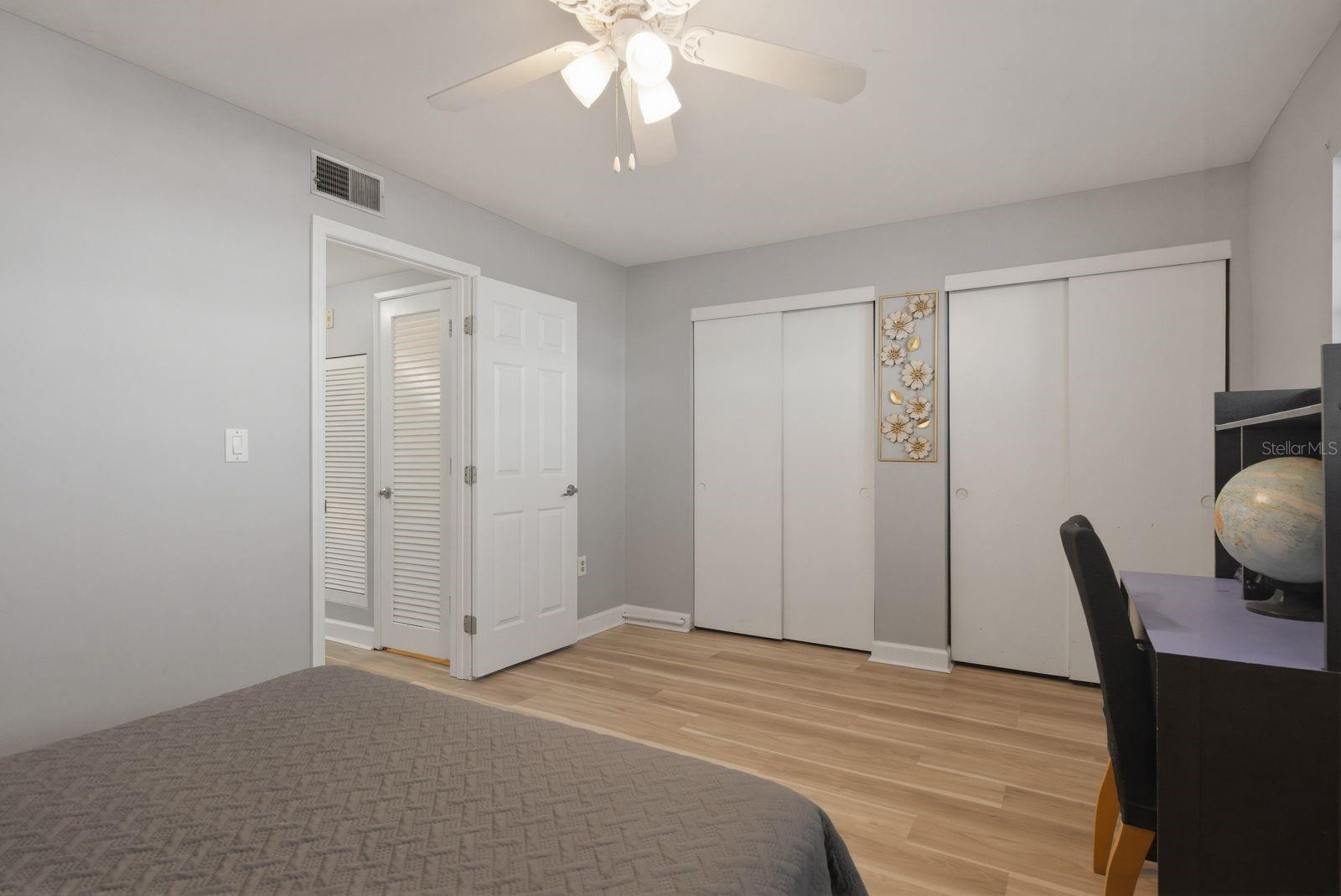 Image 13 of 39 For 2011 58th Avenue N 5