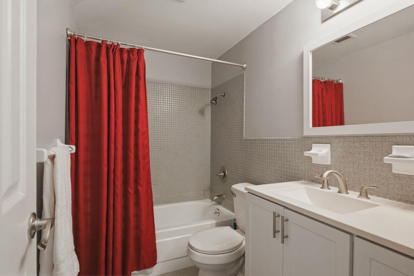 Image 14 of 39 For 2011 58th Avenue N 5