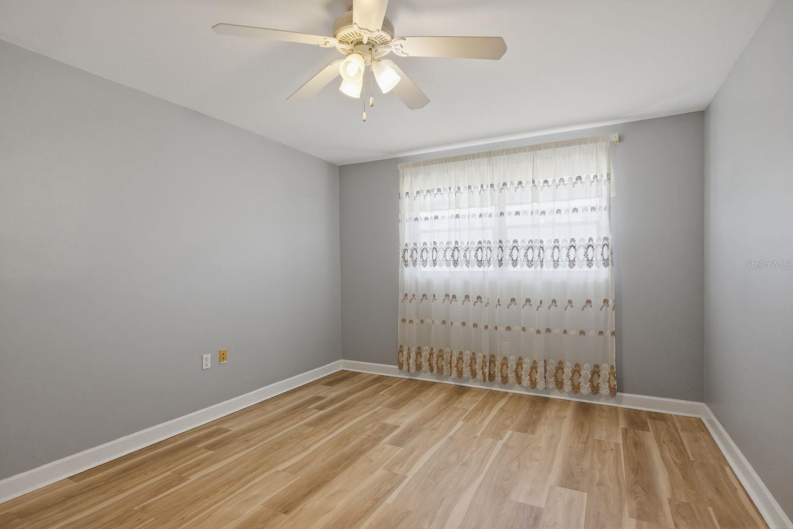 Image 15 of 39 For 2011 58th Avenue N 5