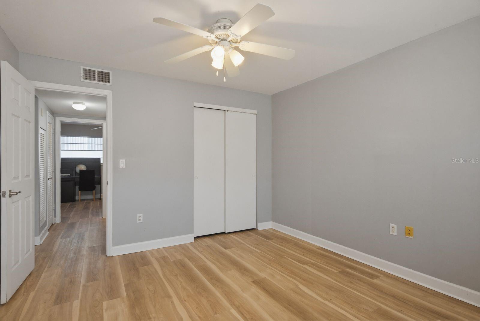 Image 16 of 39 For 2011 58th Avenue N 5