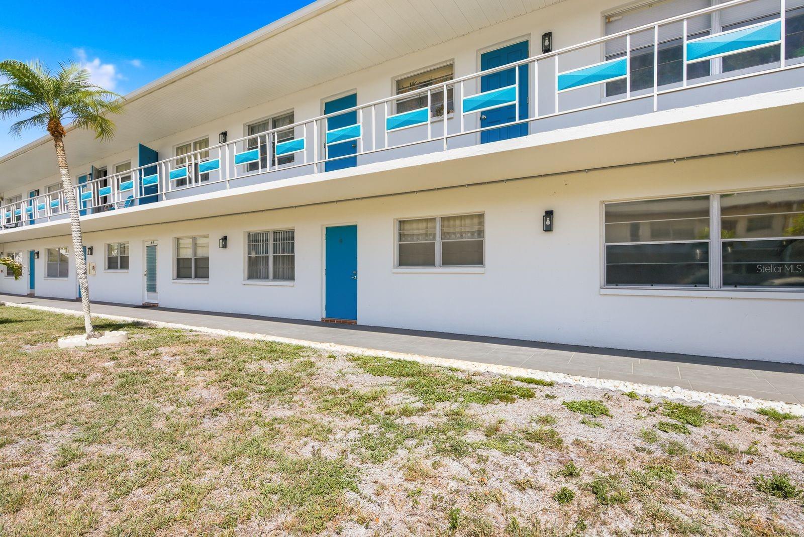 Image 3 of 39 For 2011 58th Avenue N 5