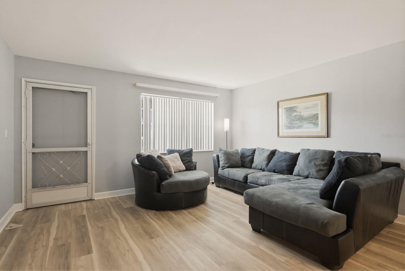 Image 5 of 39 For 2011 58th Avenue N 5