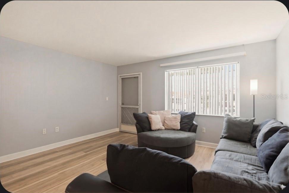 Image 6 of 39 For 2011 58th Avenue N 5