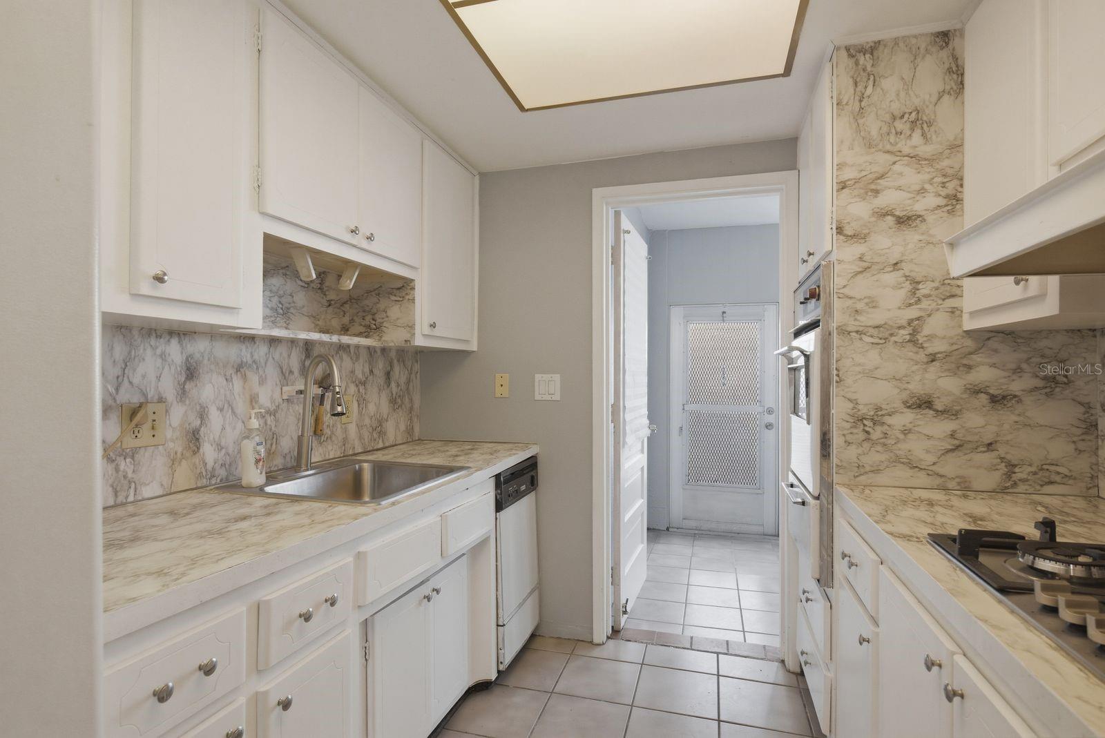 Image 9 of 39 For 2011 58th Avenue N 5