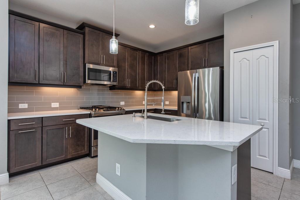 Image 8 of 36 For 4311 Star Apple Terrace