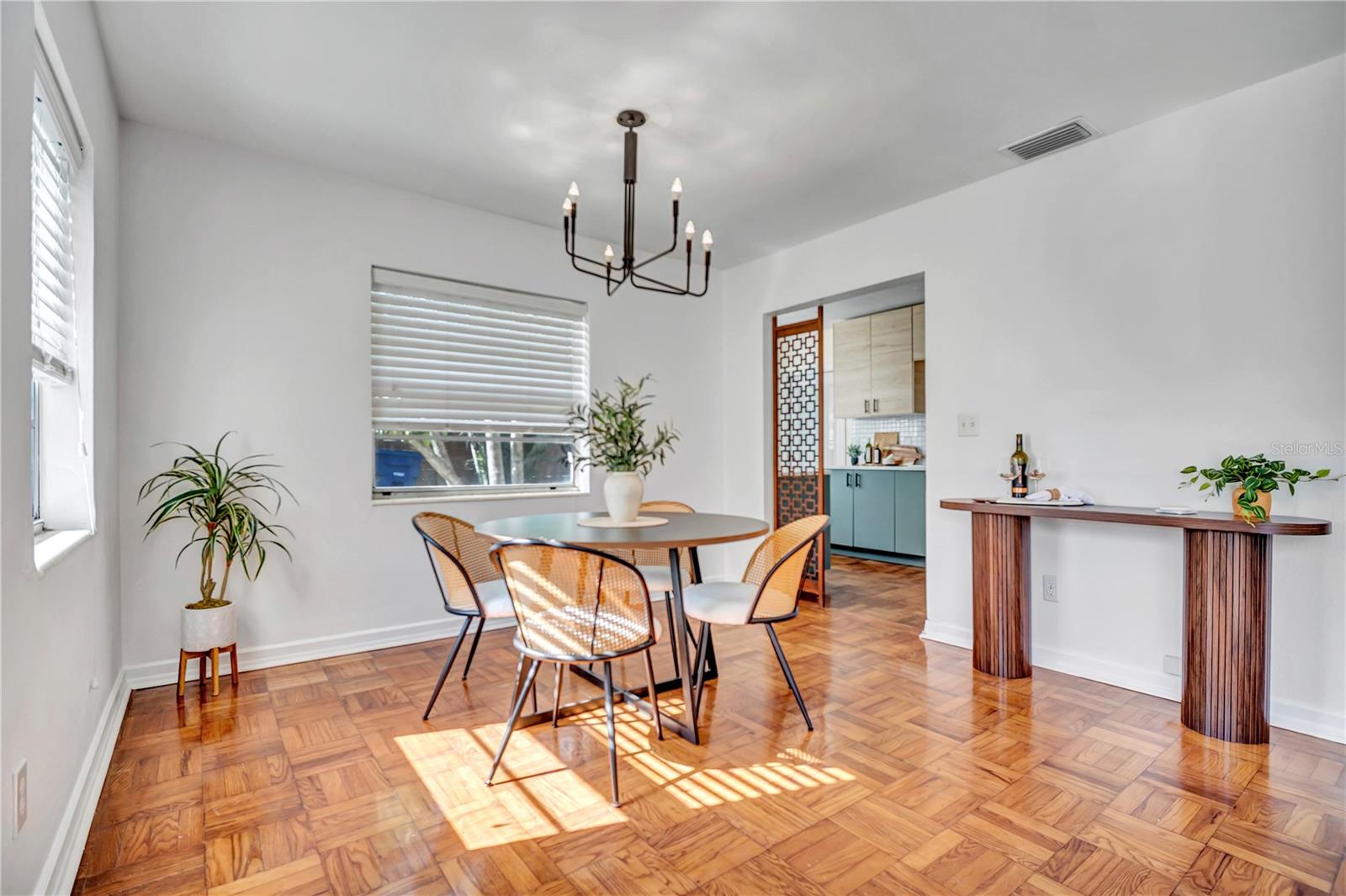 Image 10 of 33 For 707 Lois Avenue