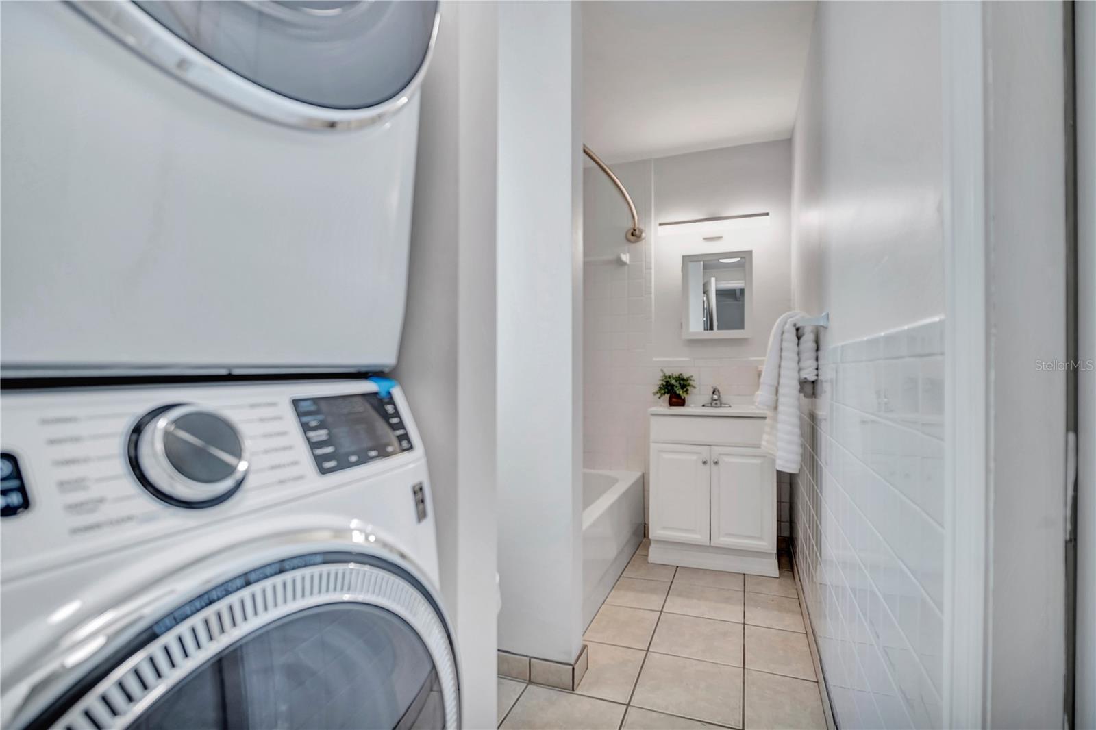 Image 18 of 33 For 707 Lois Avenue