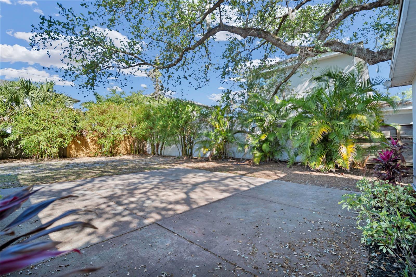 Image 21 of 33 For 707 Lois Avenue