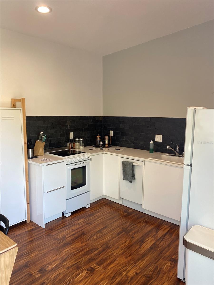 Image 32 of 33 For 707 Lois Avenue