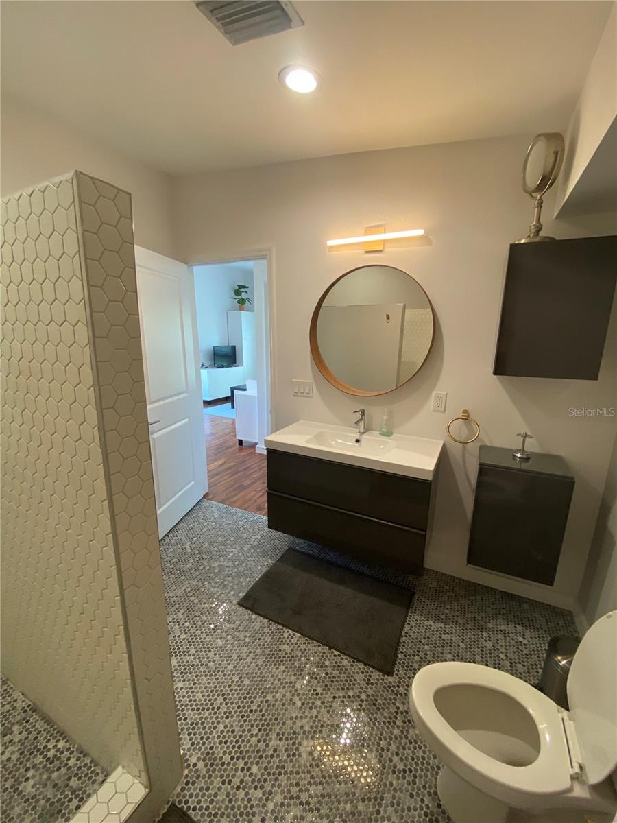 Image 33 of 33 For 707 Lois Avenue