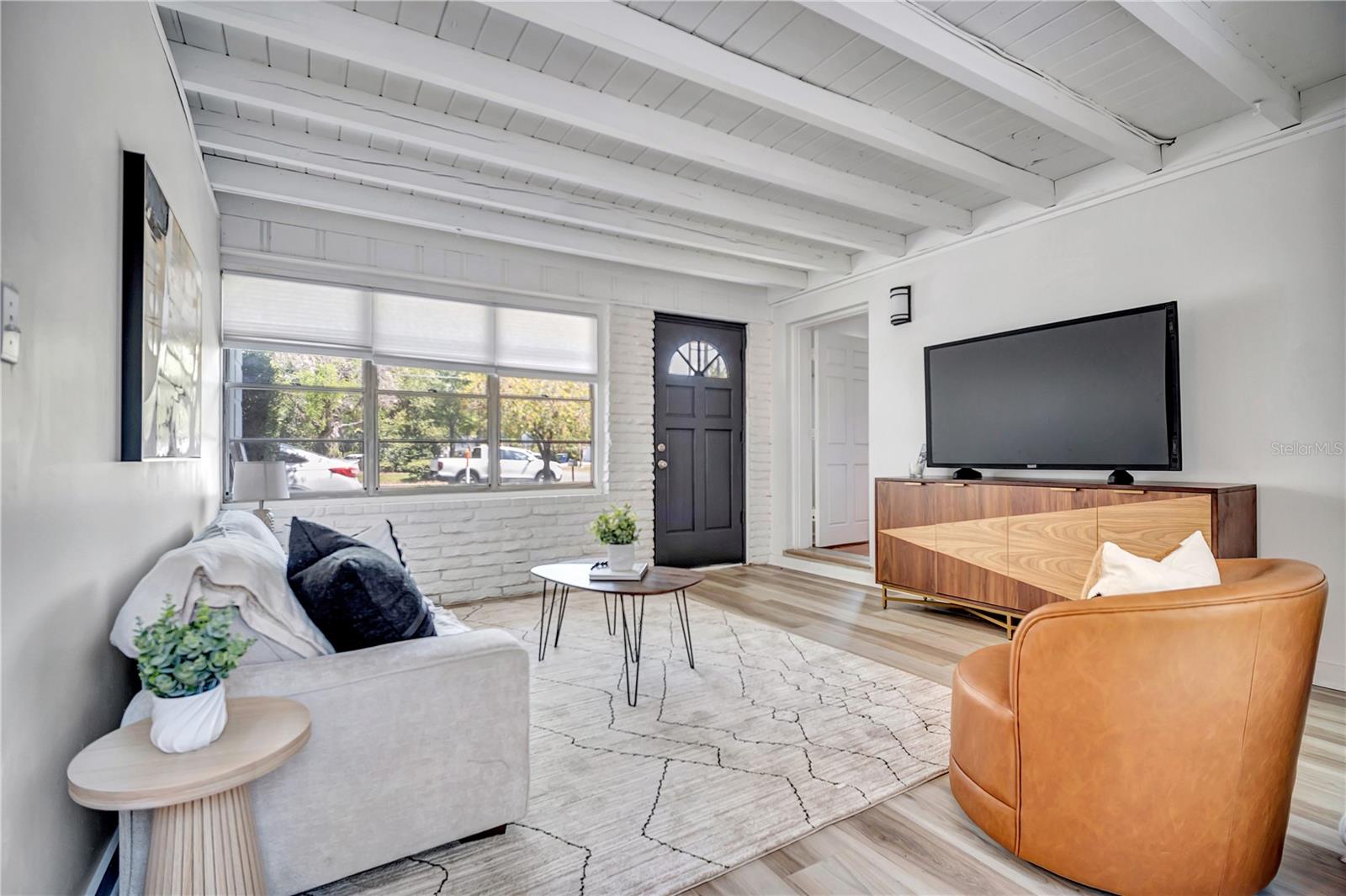 Image 4 of 33 For 707 Lois Avenue