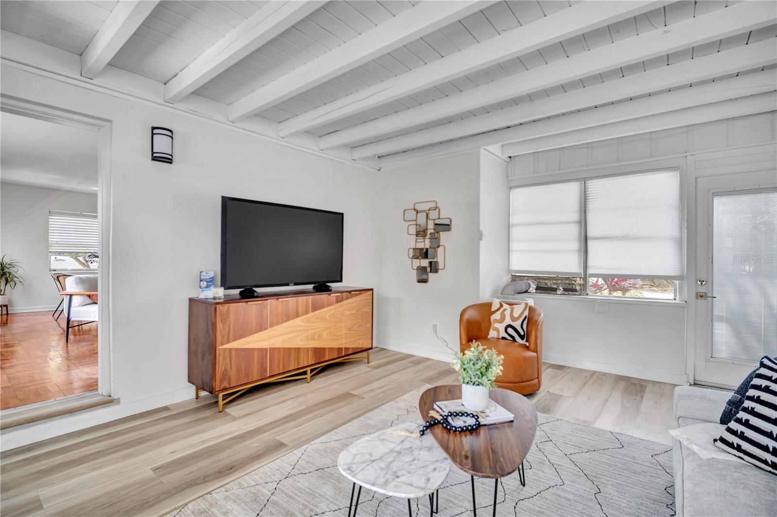 Image 5 of 33 For 707 Lois Avenue