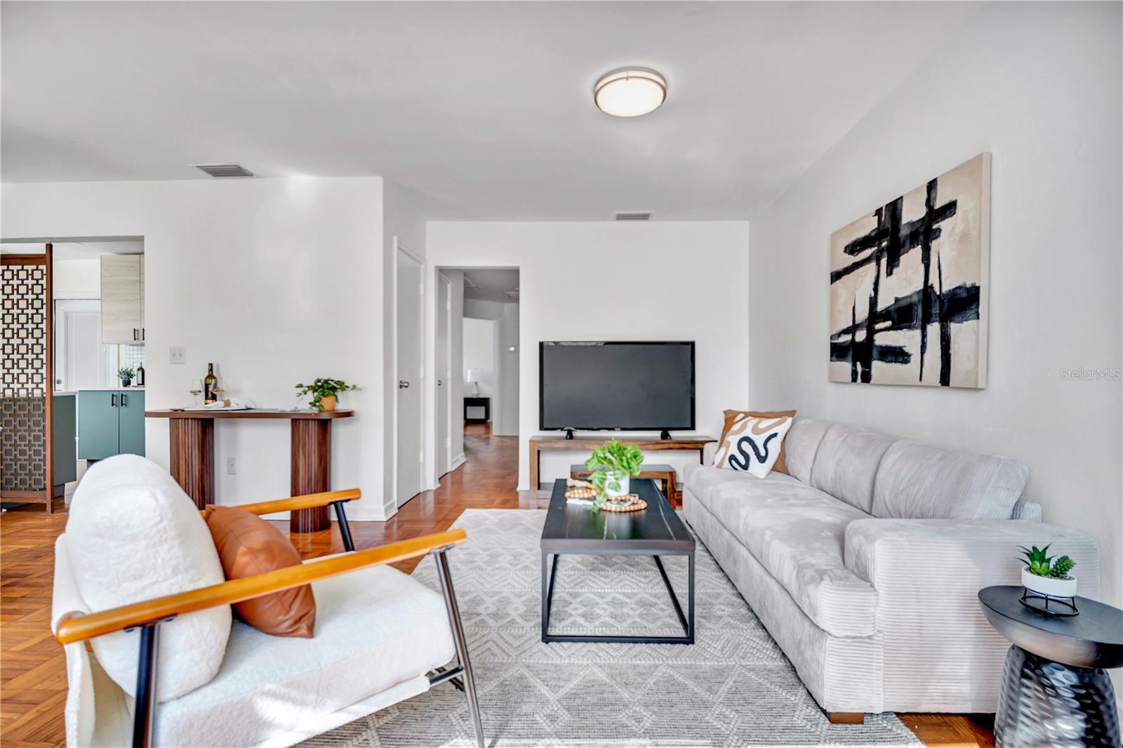 Image 9 of 33 For 707 Lois Avenue