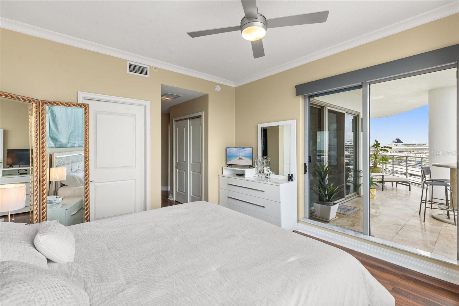 Listing photo id 15 for 1209 Cumberland Avenue 807