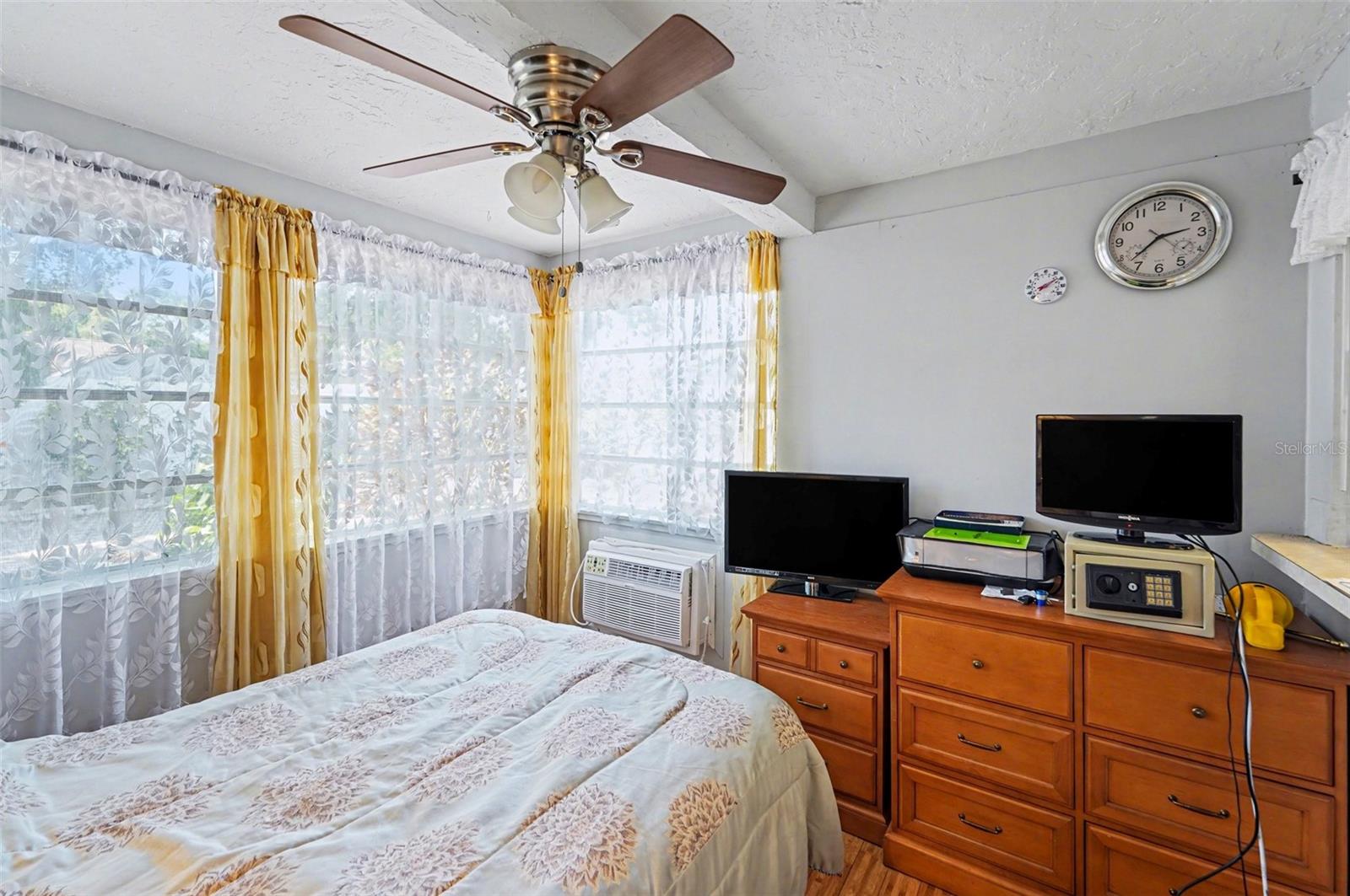 Image 13 of 29 For 1538 Lake Avenue