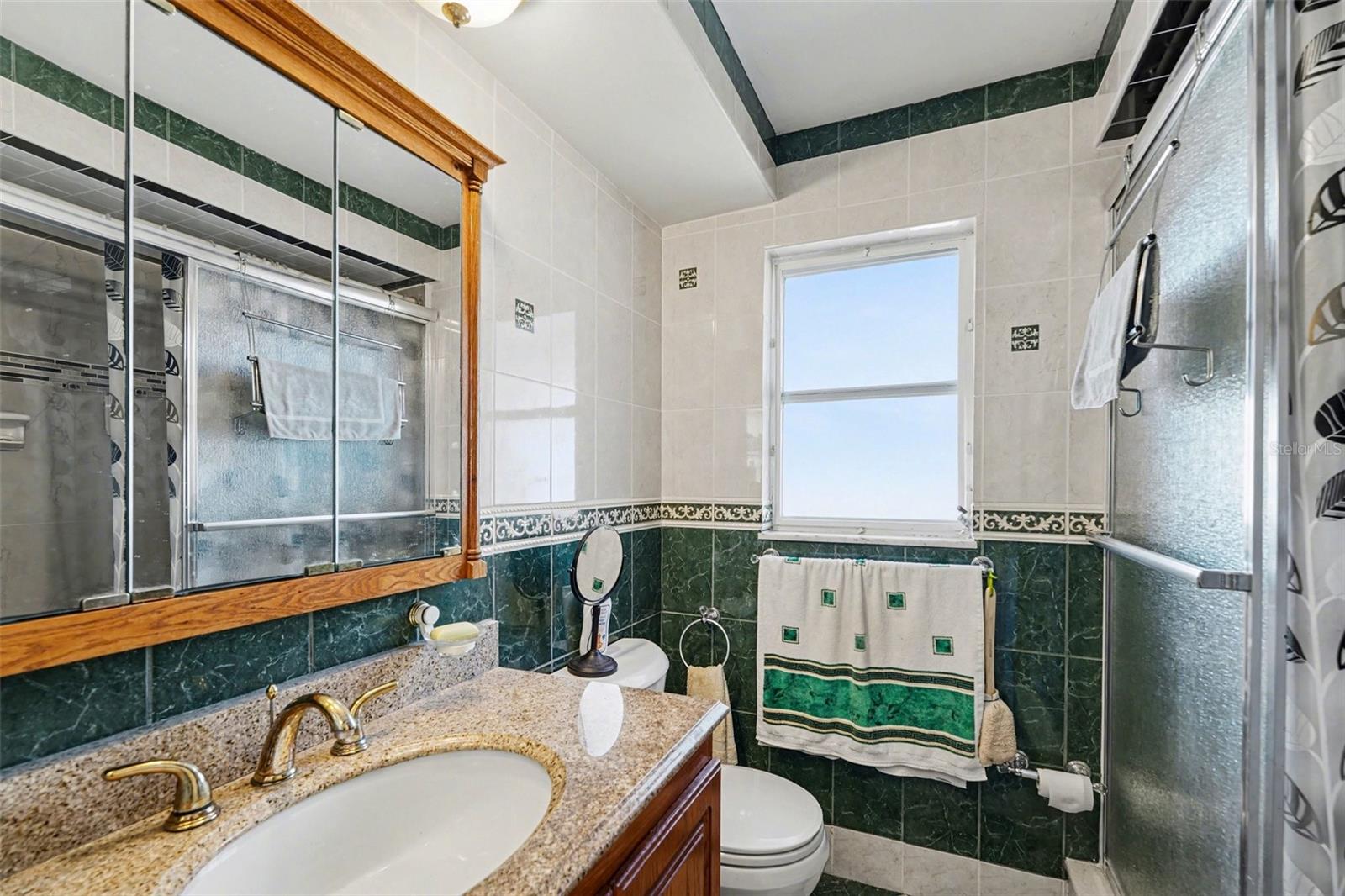 Image 15 of 29 For 1538 Lake Avenue