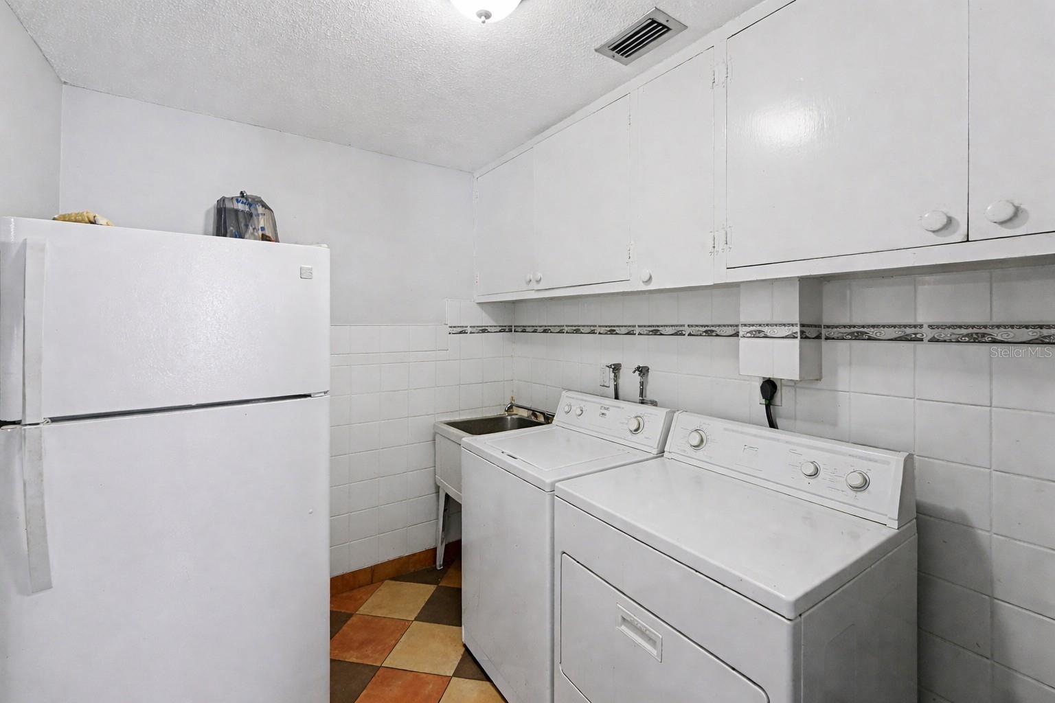 Image 16 of 29 For 1538 Lake Avenue