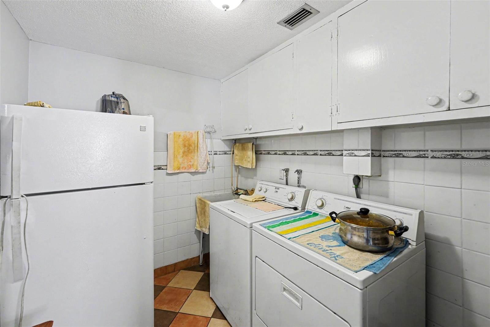 Image 17 of 29 For 1538 Lake Avenue