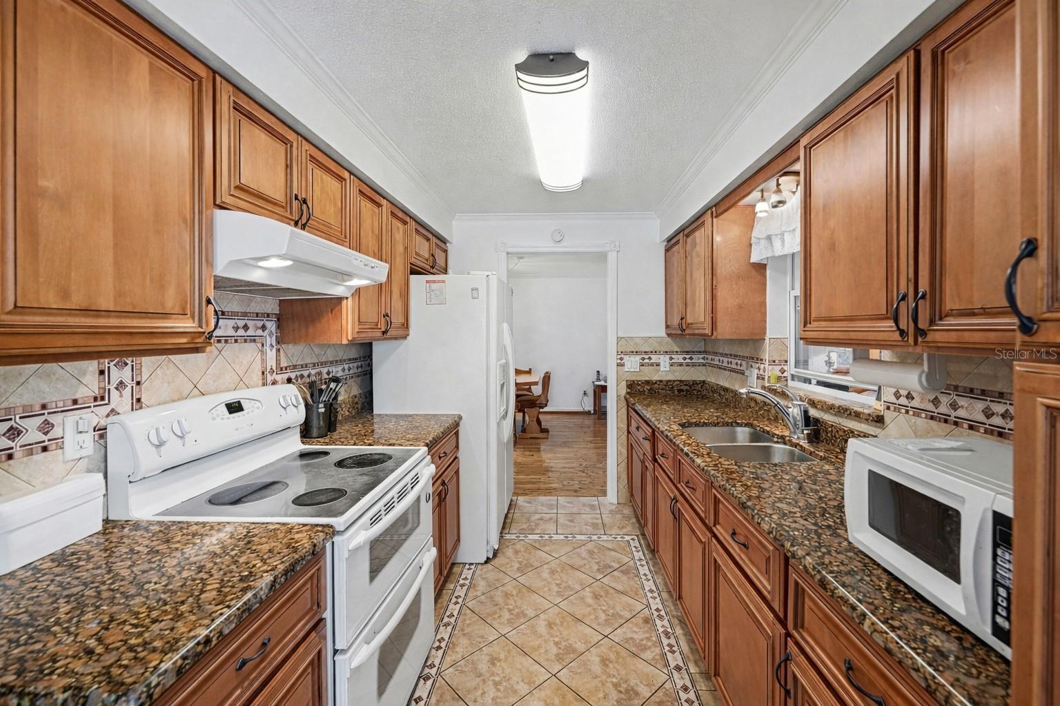 Image 7 of 29 For 1538 Lake Avenue