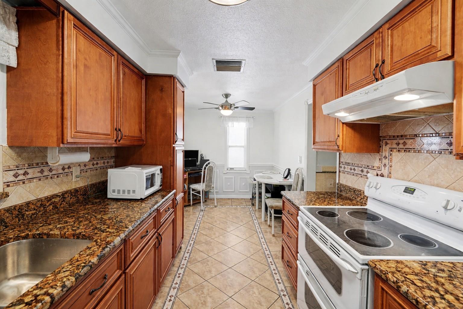 Image 8 of 29 For 1538 Lake Avenue