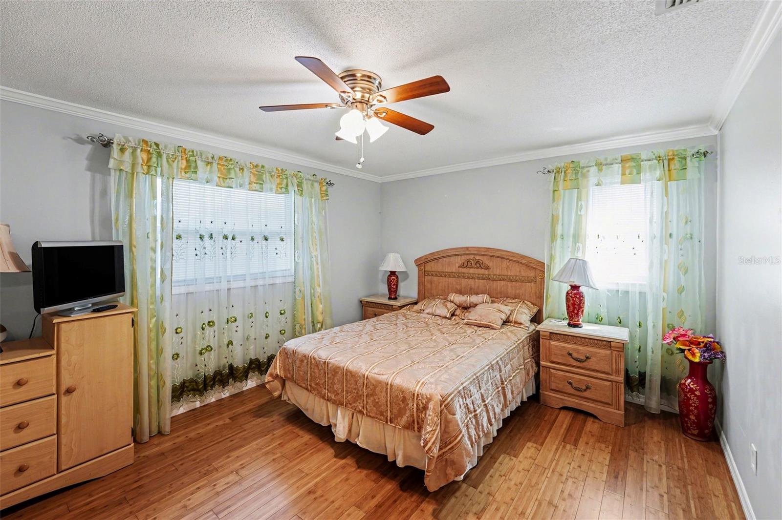 Image 9 of 29 For 1538 Lake Avenue