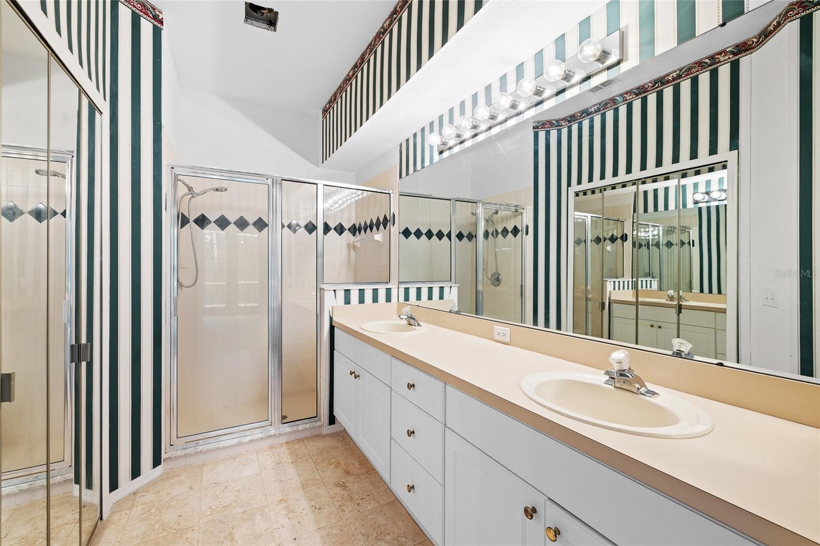 Image 18 of 46 For 9838 Bridgeton Drive