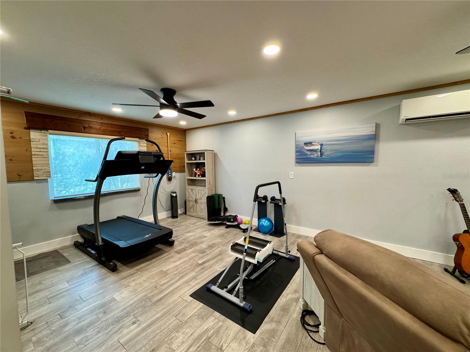 Image 11 of 69 For 7650 Hatteras Drive