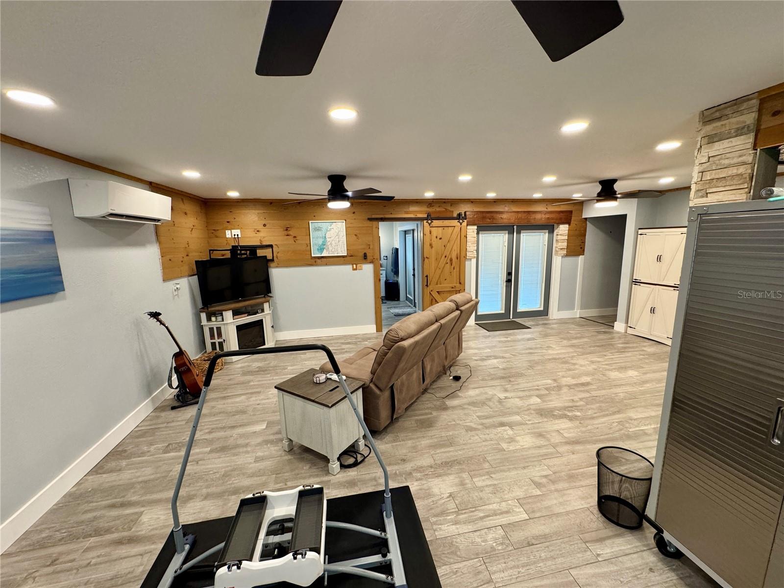 Image 12 of 69 For 7650 Hatteras Drive