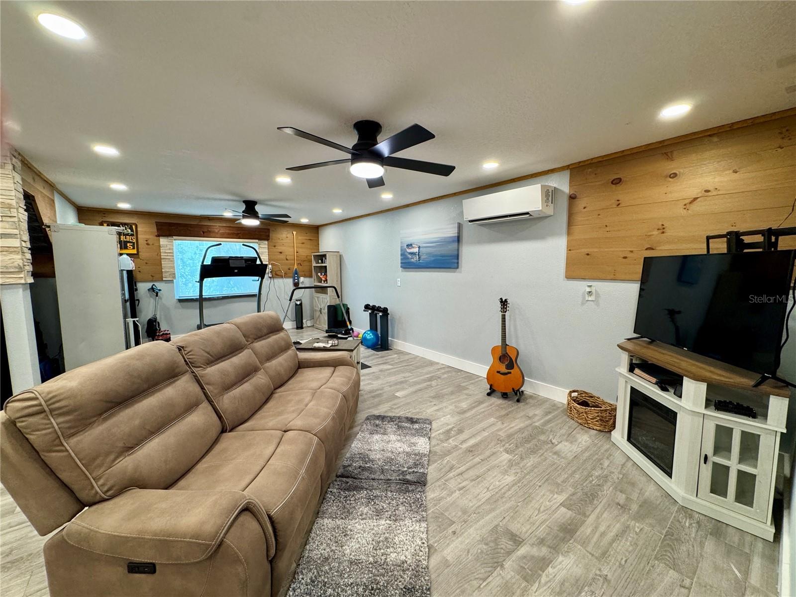 Image 9 of 69 For 7650 Hatteras Drive