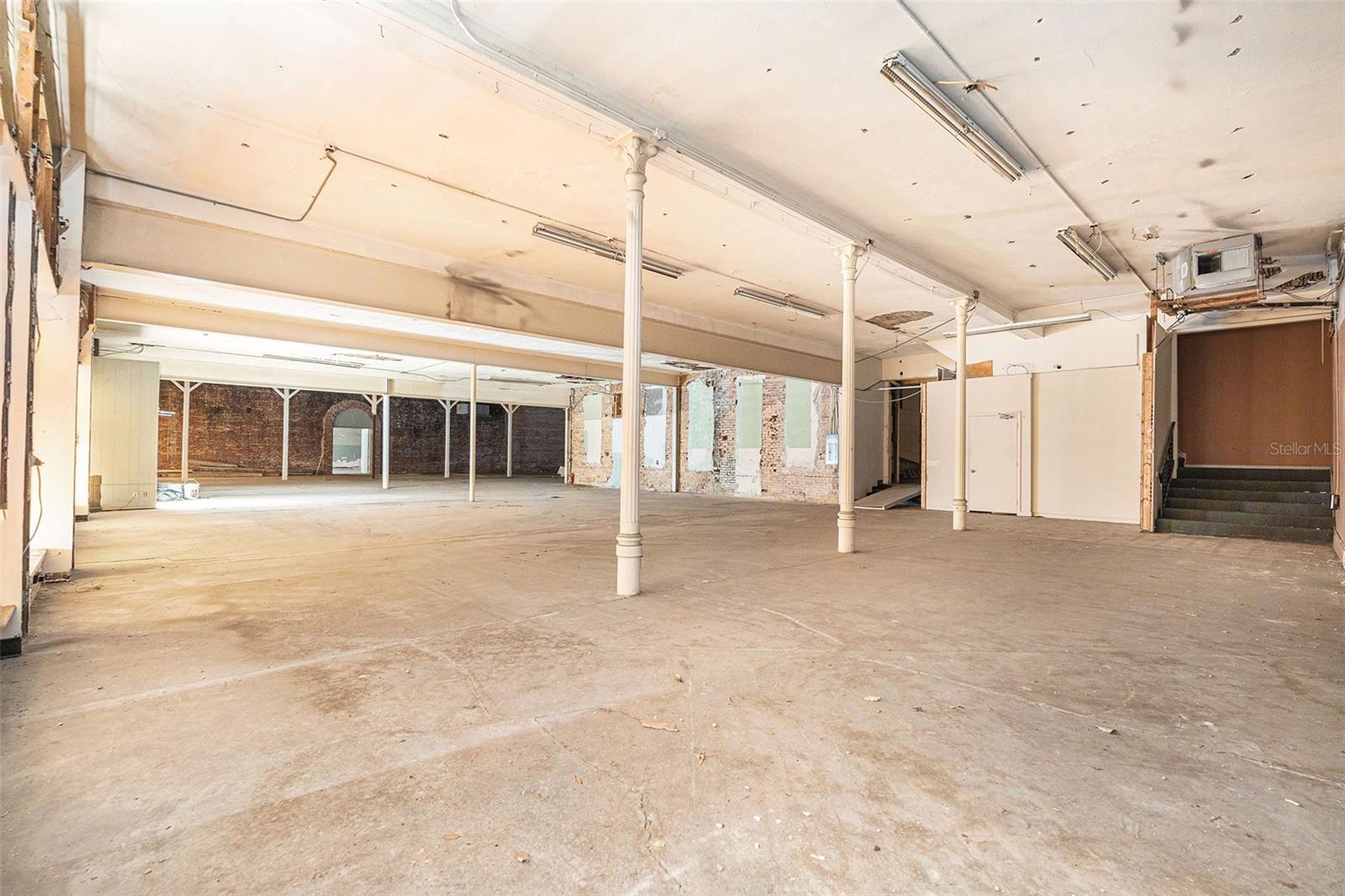 Listing photo id 2 for 1324 7th Avenue