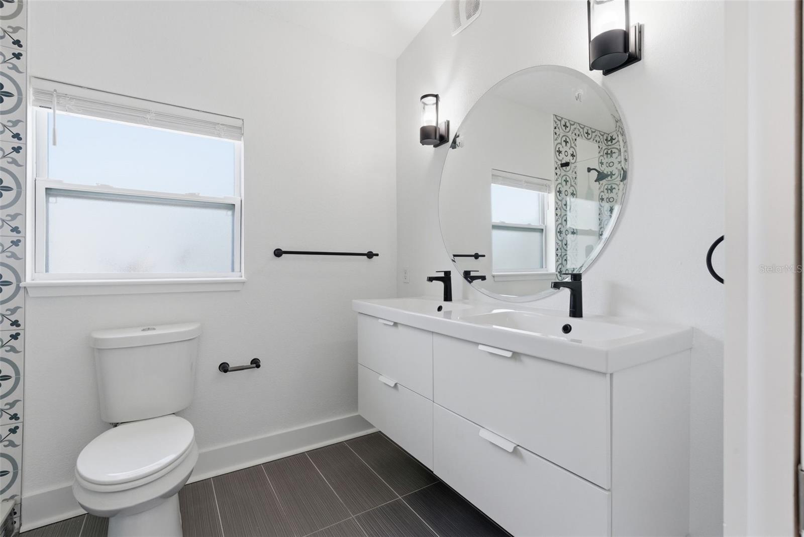 Image 16 of 28 For 3916 Iowa Avenue W