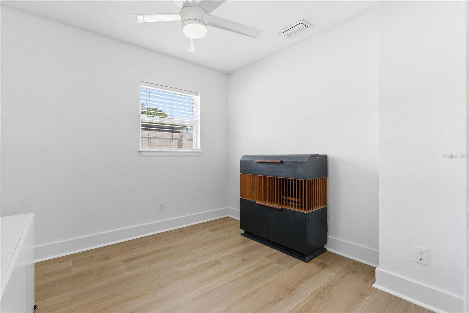 Image 20 of 28 For 3916 Iowa Avenue W