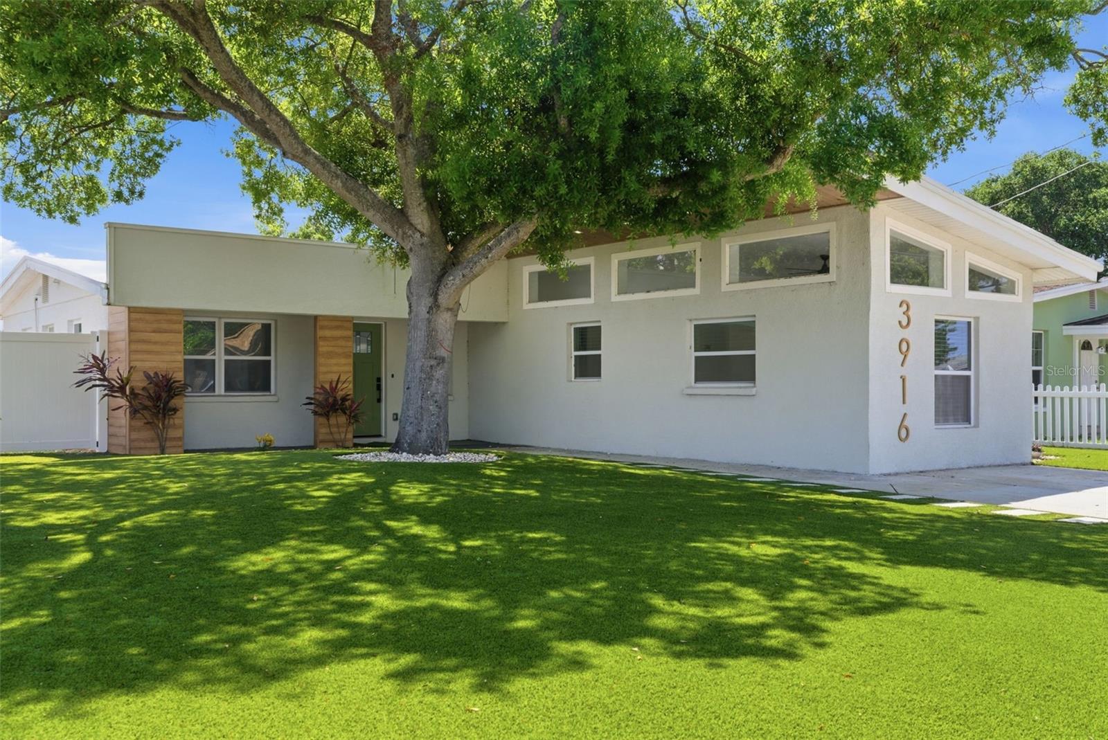 Image 3 of 28 For 3916 Iowa Avenue W