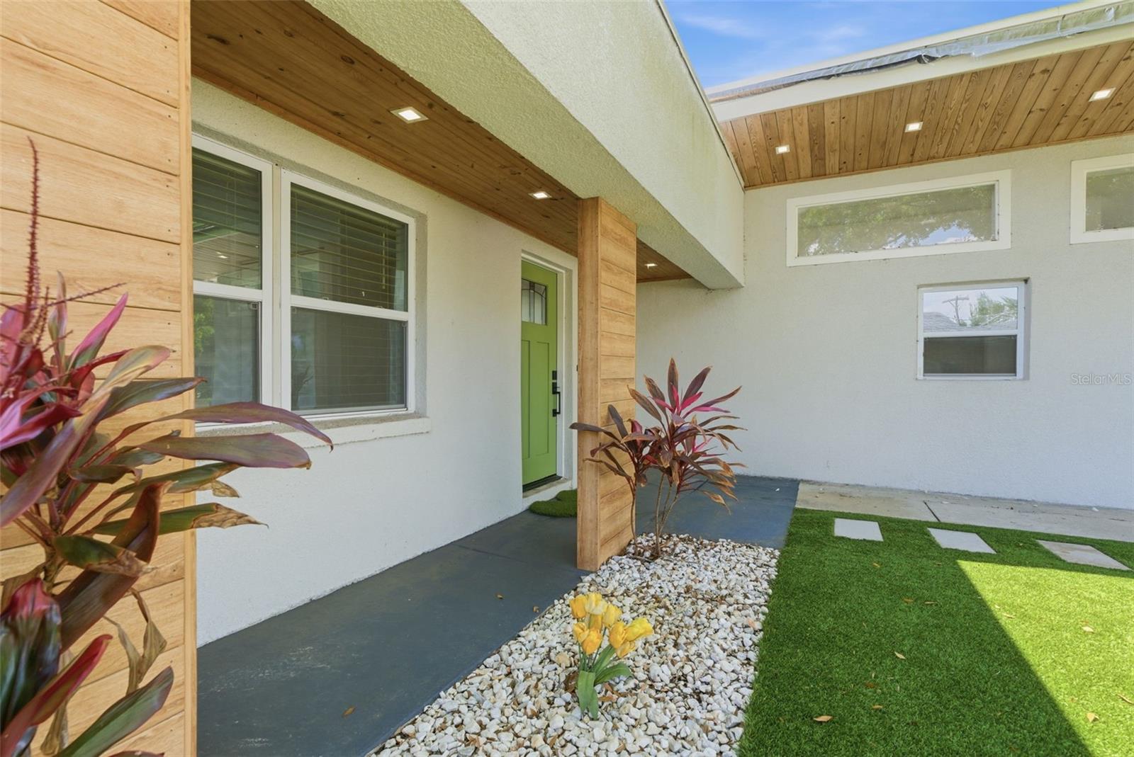 Image 4 of 28 For 3916 Iowa Avenue W