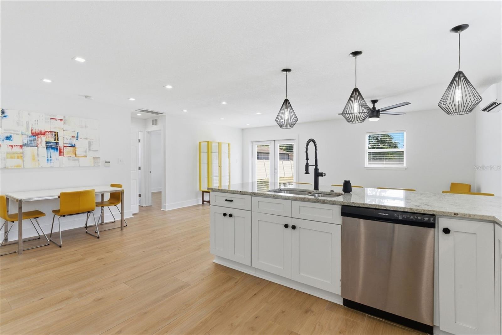 Image 7 of 28 For 3916 Iowa Avenue W