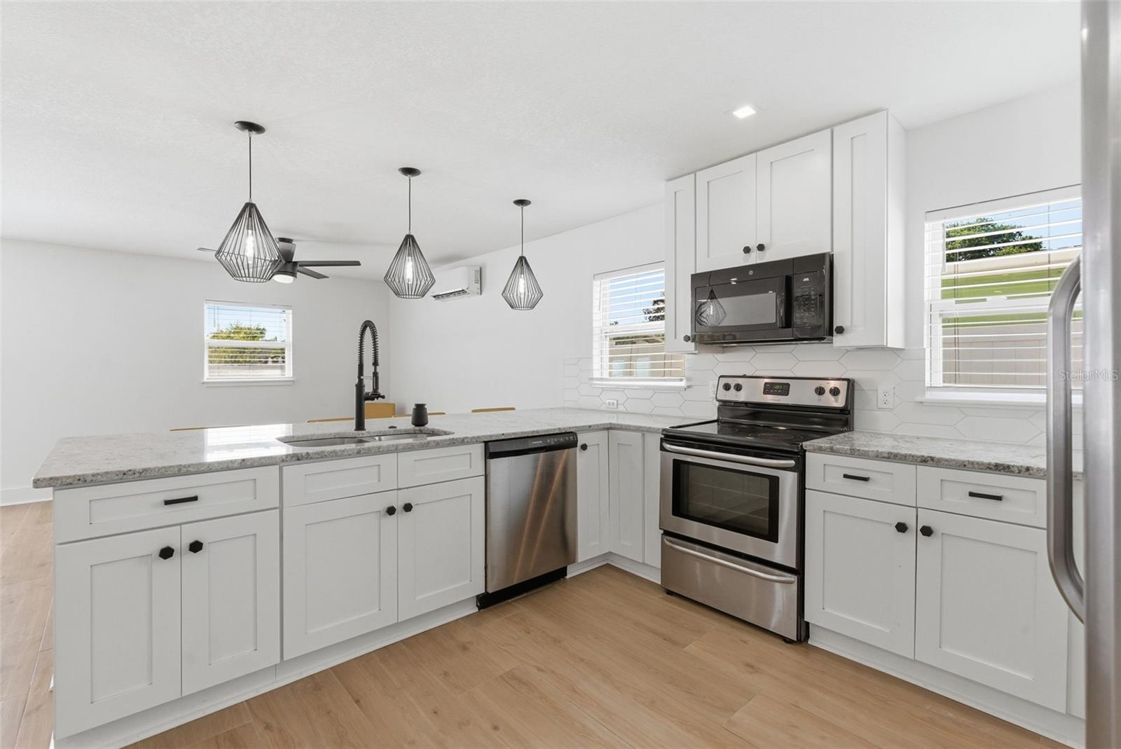 Image 8 of 28 For 3916 Iowa Avenue W