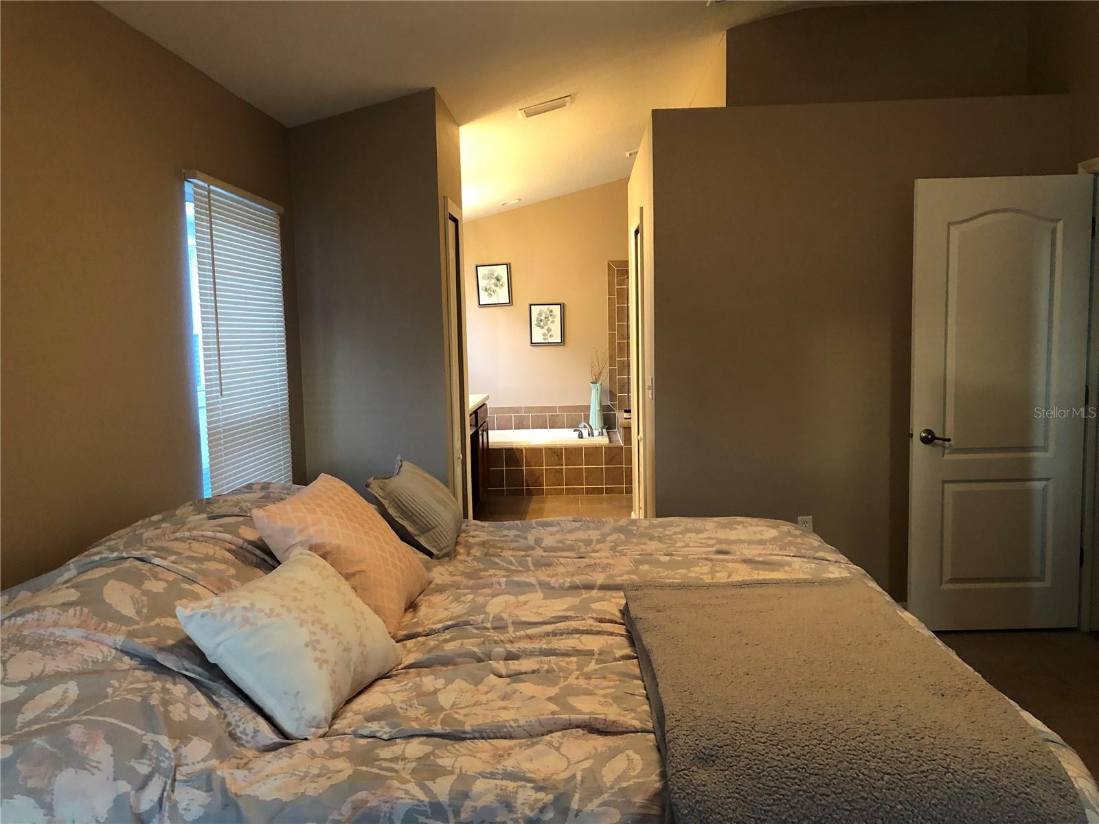 Image 4 of 7 For 10121 Coldwater Loop