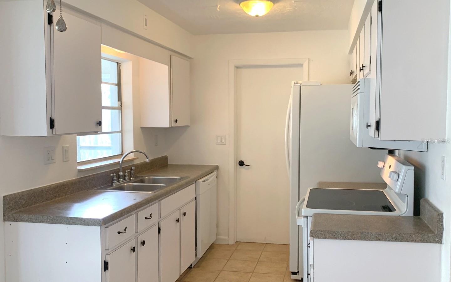 Image 7 of 9 For 42 Roosevelt Boulevard 1