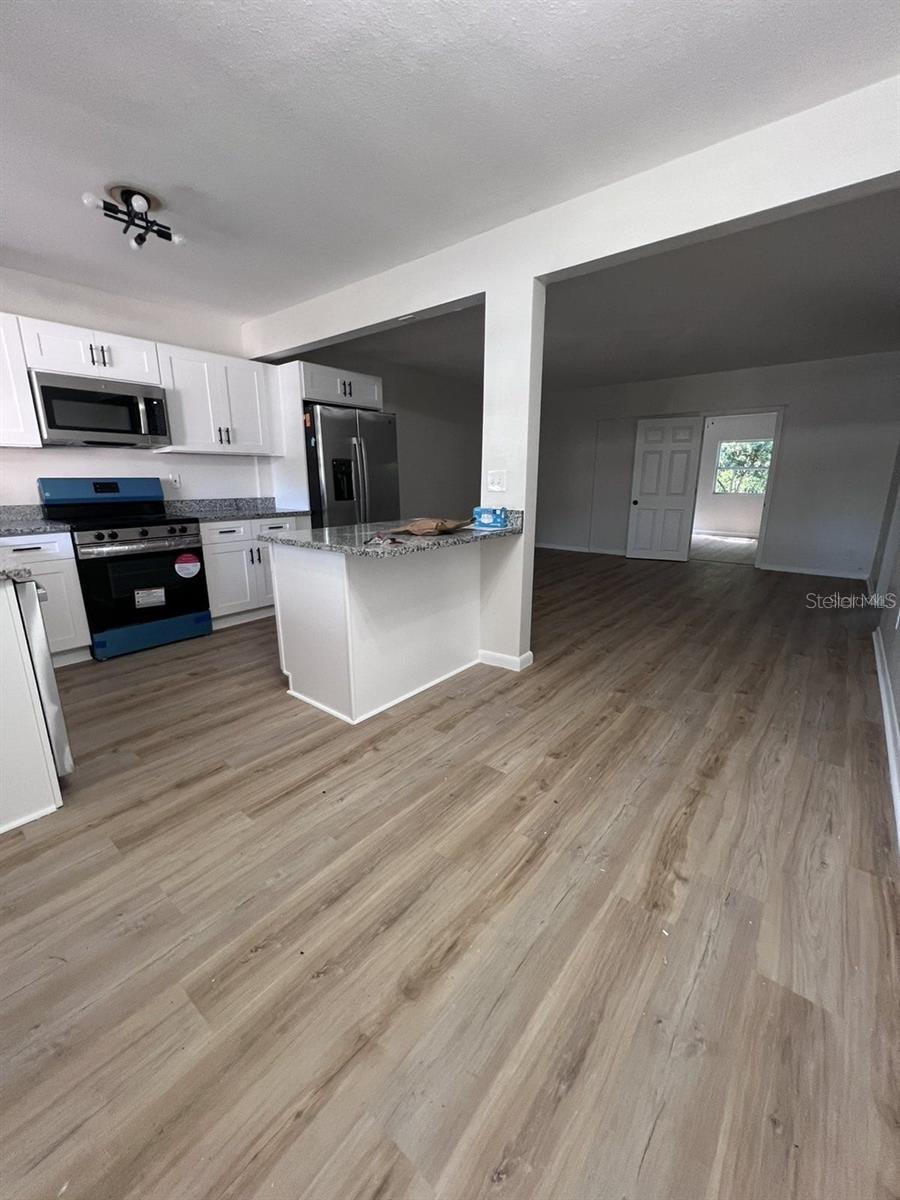 Image 4 of 11 For 1353 Lakeview Road