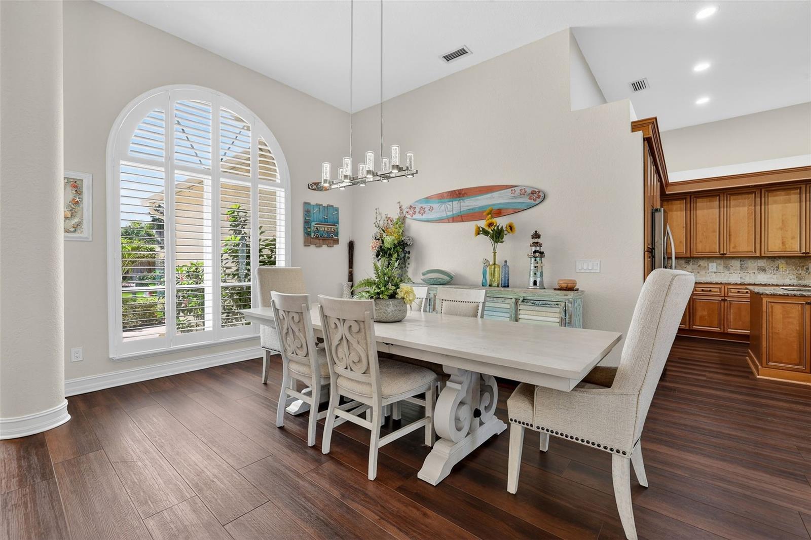 Listing photo id 8 for 5909 Skimmer Point Boulevard S