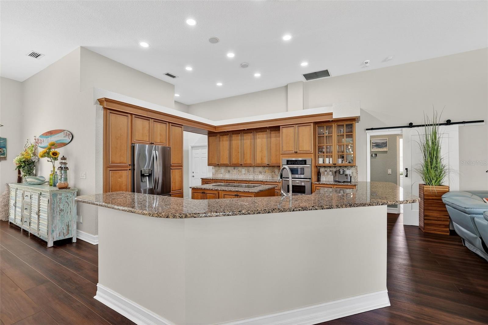 Listing photo id 10 for 5909 Skimmer Point Boulevard S